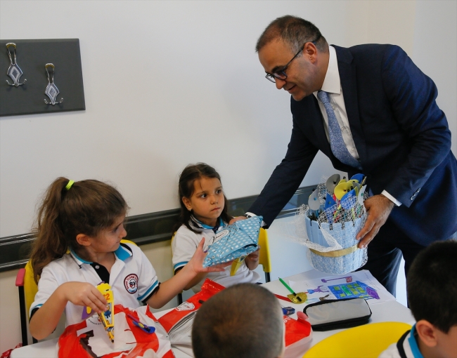 İzmir'de yeni eğitim öğretim yılı zeytin fidanı dikimiyle başladı